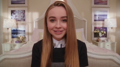 sabrinacarpenter-daily_281529.jpg