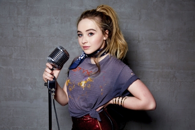 sabrinacarpenter-daily_283929.jpg