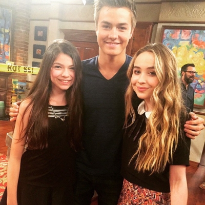 sabrinacarpenter-daily_281929.jpg