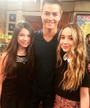 sabrinacarpenter-daily_281929.jpg