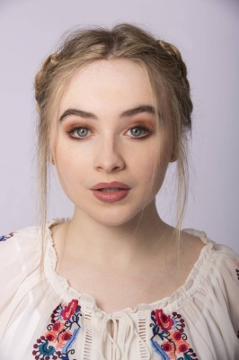 sabrinacarpenter-daily_28729.jpg