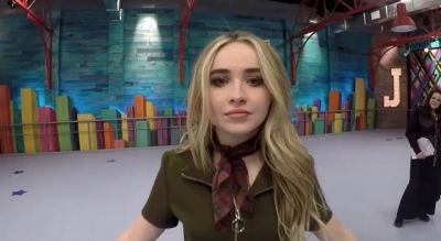 sabrinacarpenter-daily_281629.jpg