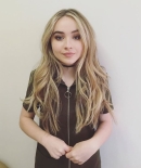 sabrinacarpenter-daily_282629.jpg