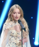 sabrinacarpenter-daily_282829.jpg