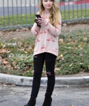 sabrinacarpenter-daily_281229.JPG