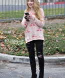 sabrinacarpenter-daily_281329.JPG