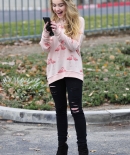 sabrinacarpenter-daily_281429.JPG