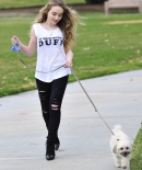 sabrinacarpenter-daily_28829.jpg