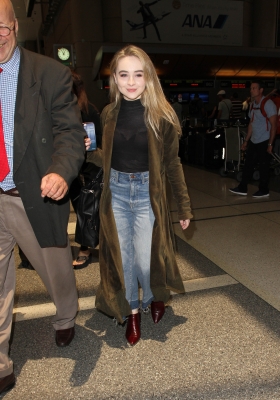 sabrinacarpenter-daily_281329.jpg