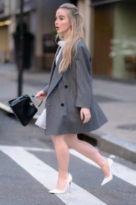 sabrinacarpenter-daily_28829.jpg