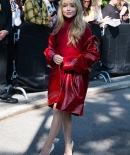 sabrinacarpenter-daily_281229.jpg