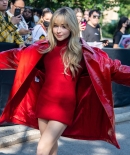 sabrinacarpenter-daily_281929.jpg