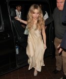 sabrinacarpenter-daily_28229.jpg