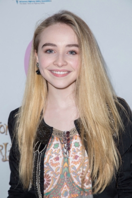 sabrinacarpenter-daily_28729.jpg