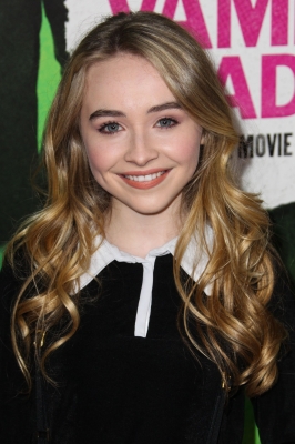 sabrinacarpenter-daily_281829.jpg