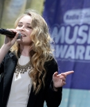 sabrinacarpenter-daily_28629.jpg