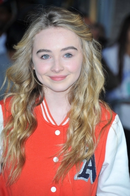 sabrinacarpenter-daily_28229.jpg