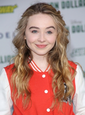 sabrinacarpenter-daily_284729.jpg