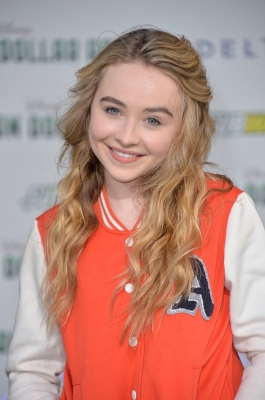 sabrinacarpenter-daily_284829.jpg