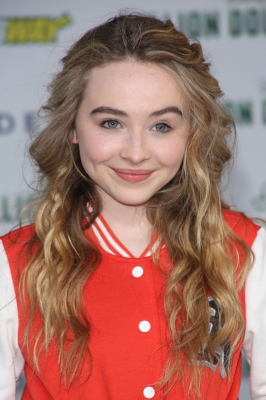 sabrinacarpenter-daily_28529.jpg