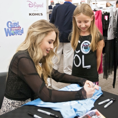 sabrinacarpenter-daily_281629.jpg