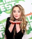 sabrinacarpenter-daily_281329.jpg